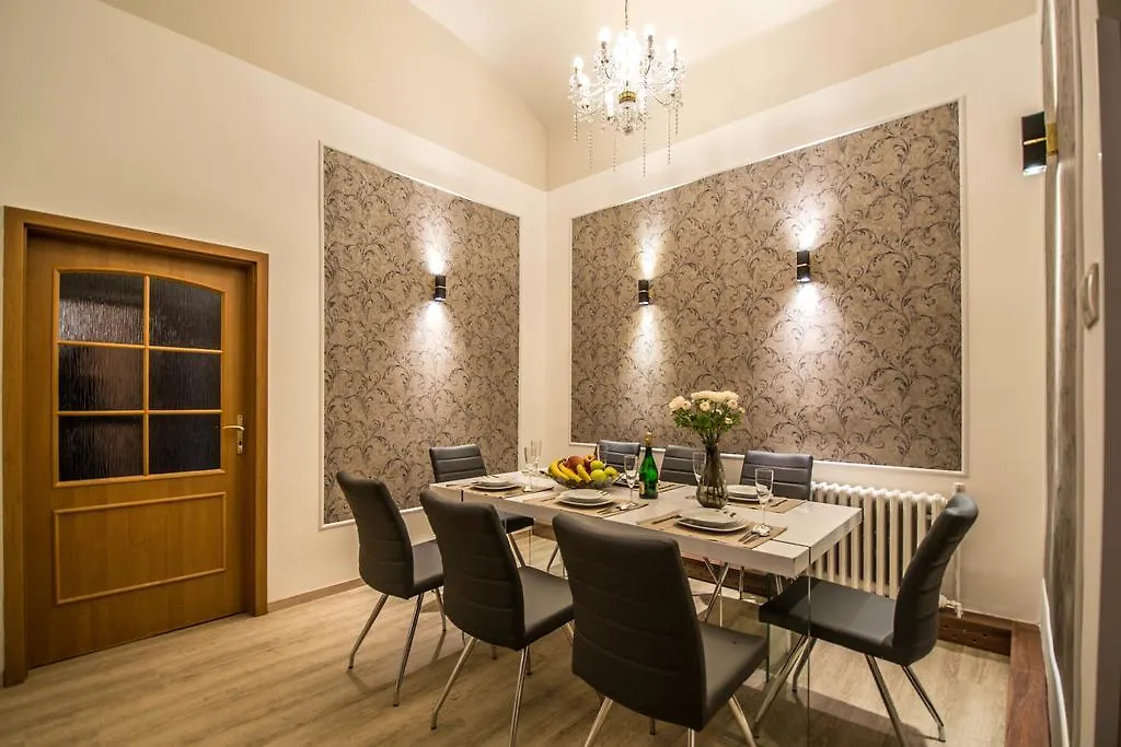 4Bdr Historical Spirit Apt By Ruterra Praga