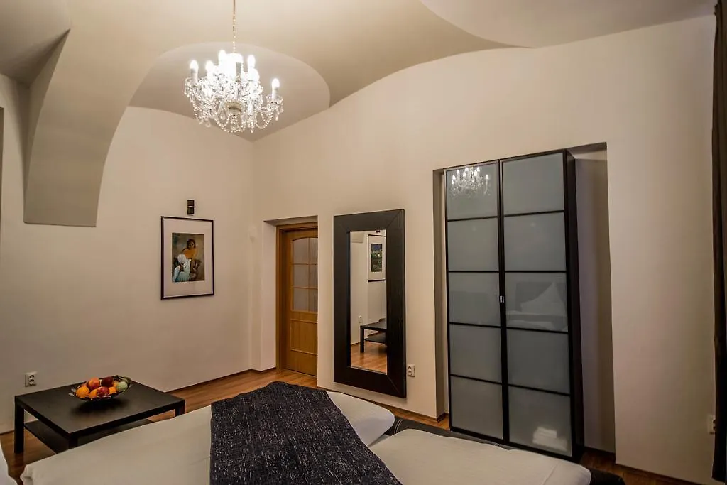 4Bdr Historical Spirit Apt By Ruterra Praga
