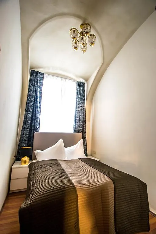 4Bdr Historical Spirit Apt By Ruterra Praga 0*,