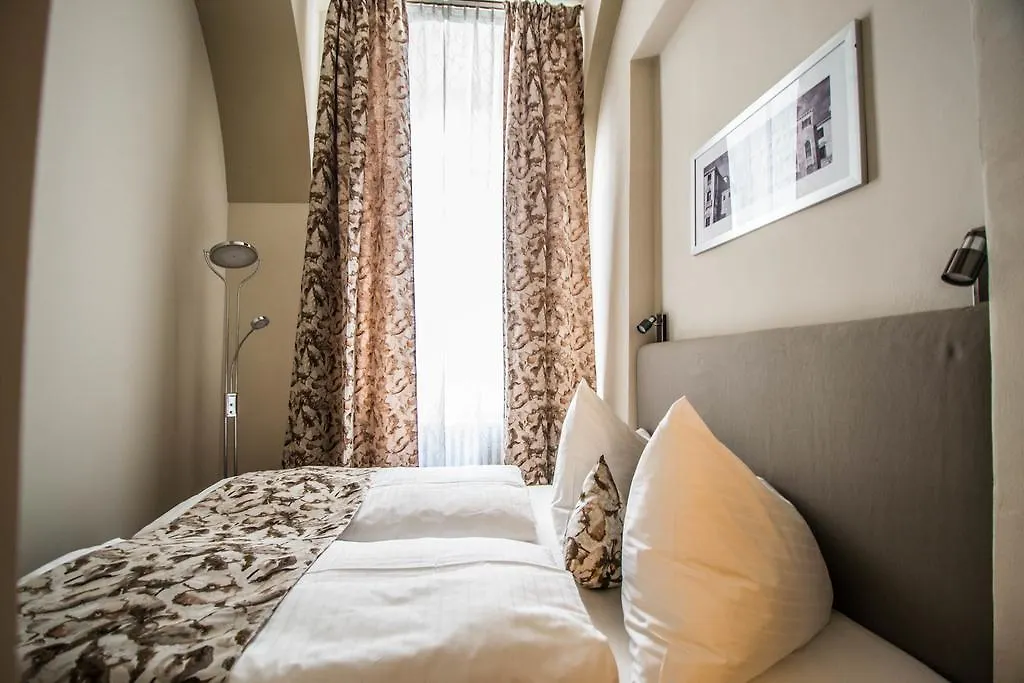 4Bdr Historical Spirit Apt By Ruterra Praga