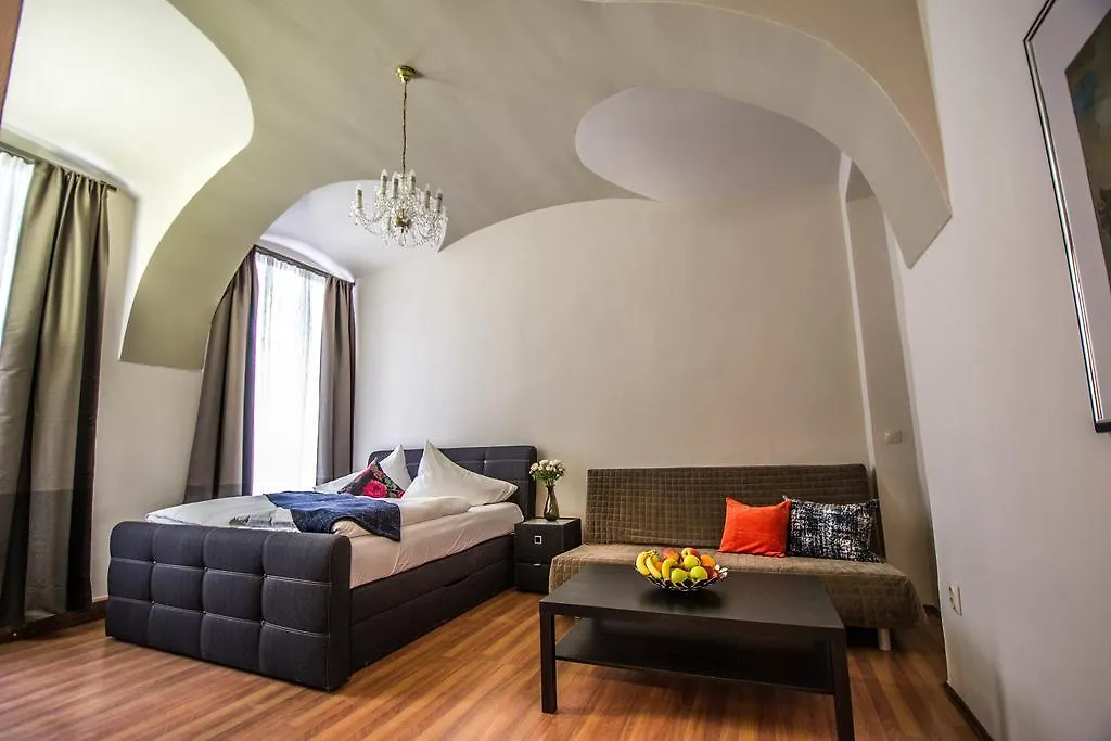 4Bdr Historical Spirit Apt By Ruterra Praga 0*,
