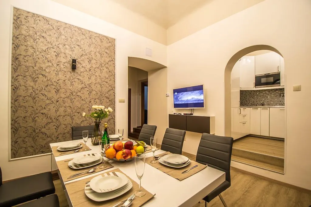 4Bdr Historical Spirit Apt By Ruterra Prague