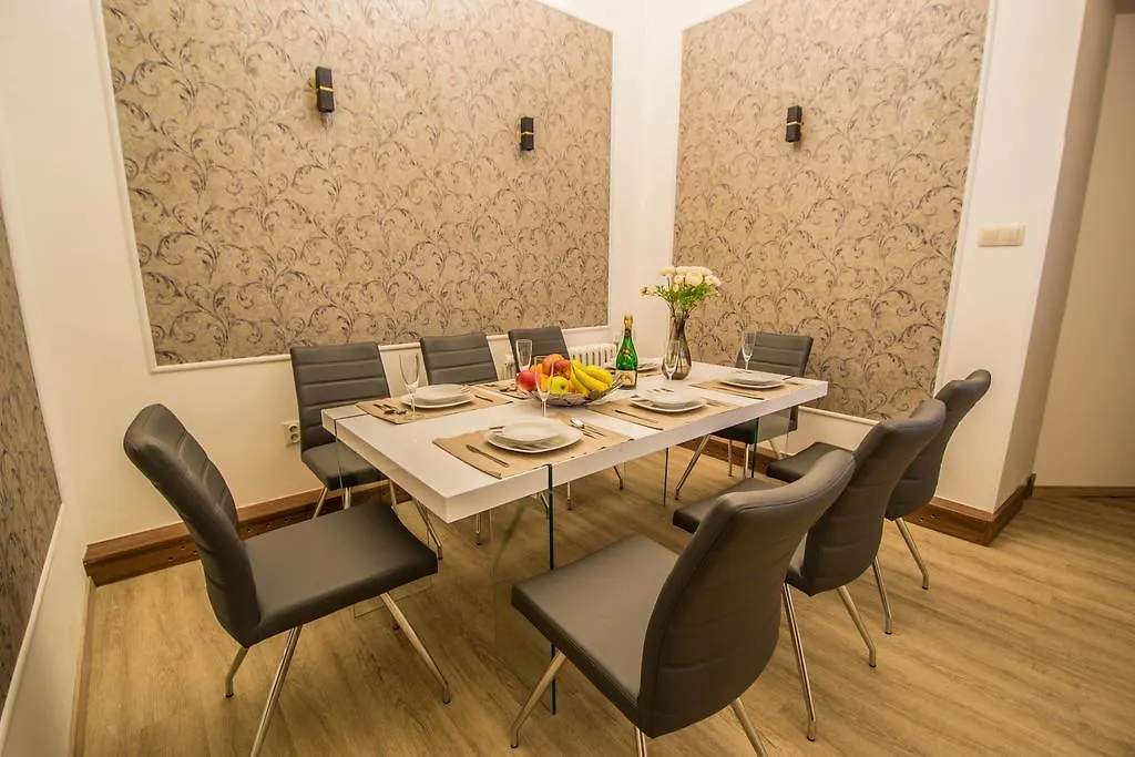 4Bdr Historical Spirit Apt By Ruterra Prague