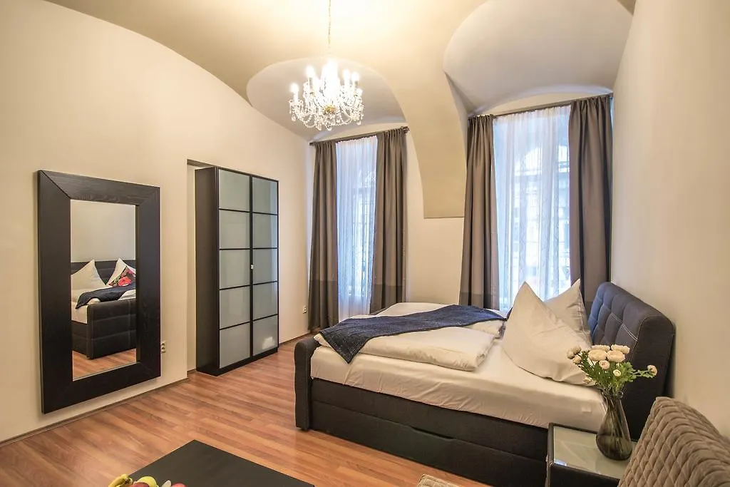 4Bdr Historical Spirit Apt By Ruterra Prague Apartment